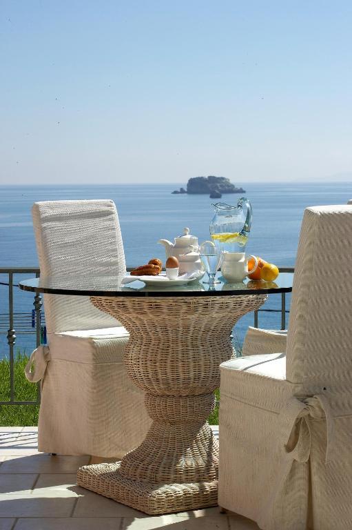The Seasons Villas Mousata Rom bilde